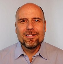 How tall is Stefan Molyneux?